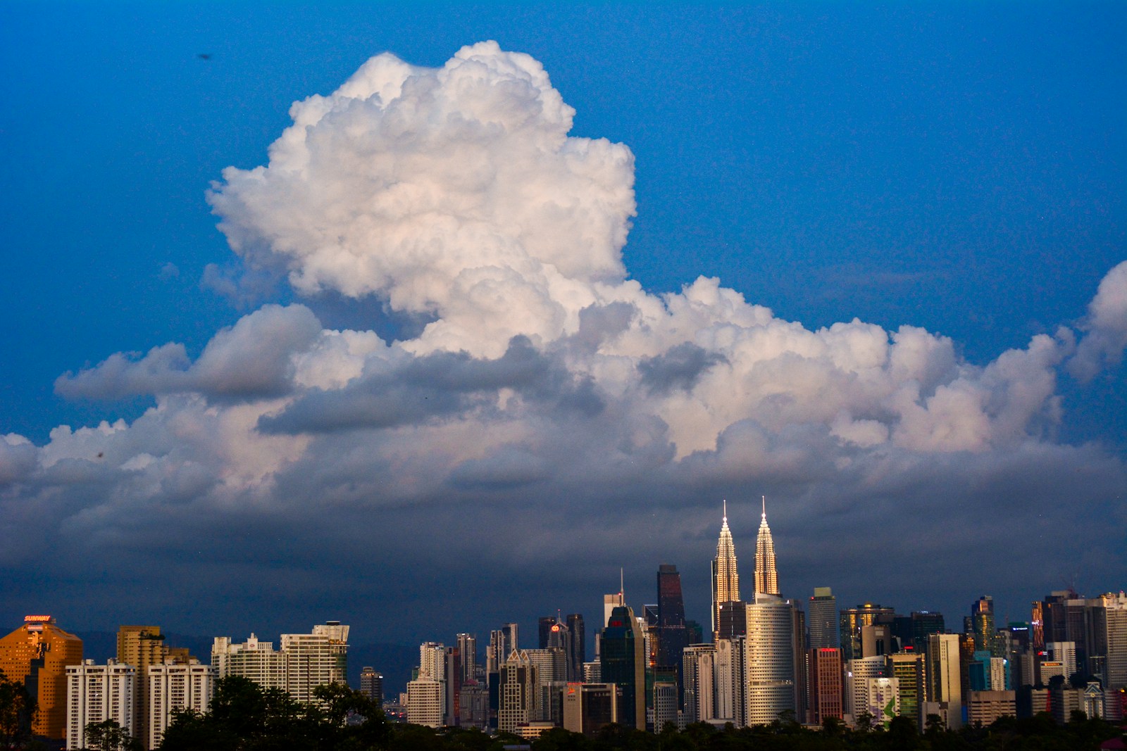 Malaysia Employment Pass Planning: Employer, Role and Family Timing